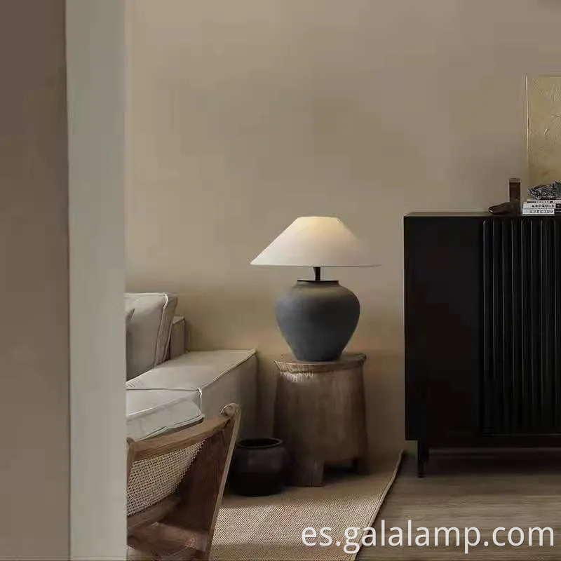 Lámpara de mesa de cerámica de viento silencioso vintage, diseñador rural de casas de familia, sala de estar, estudio, dormitorio, lámpara de mesa de olla de cerámica